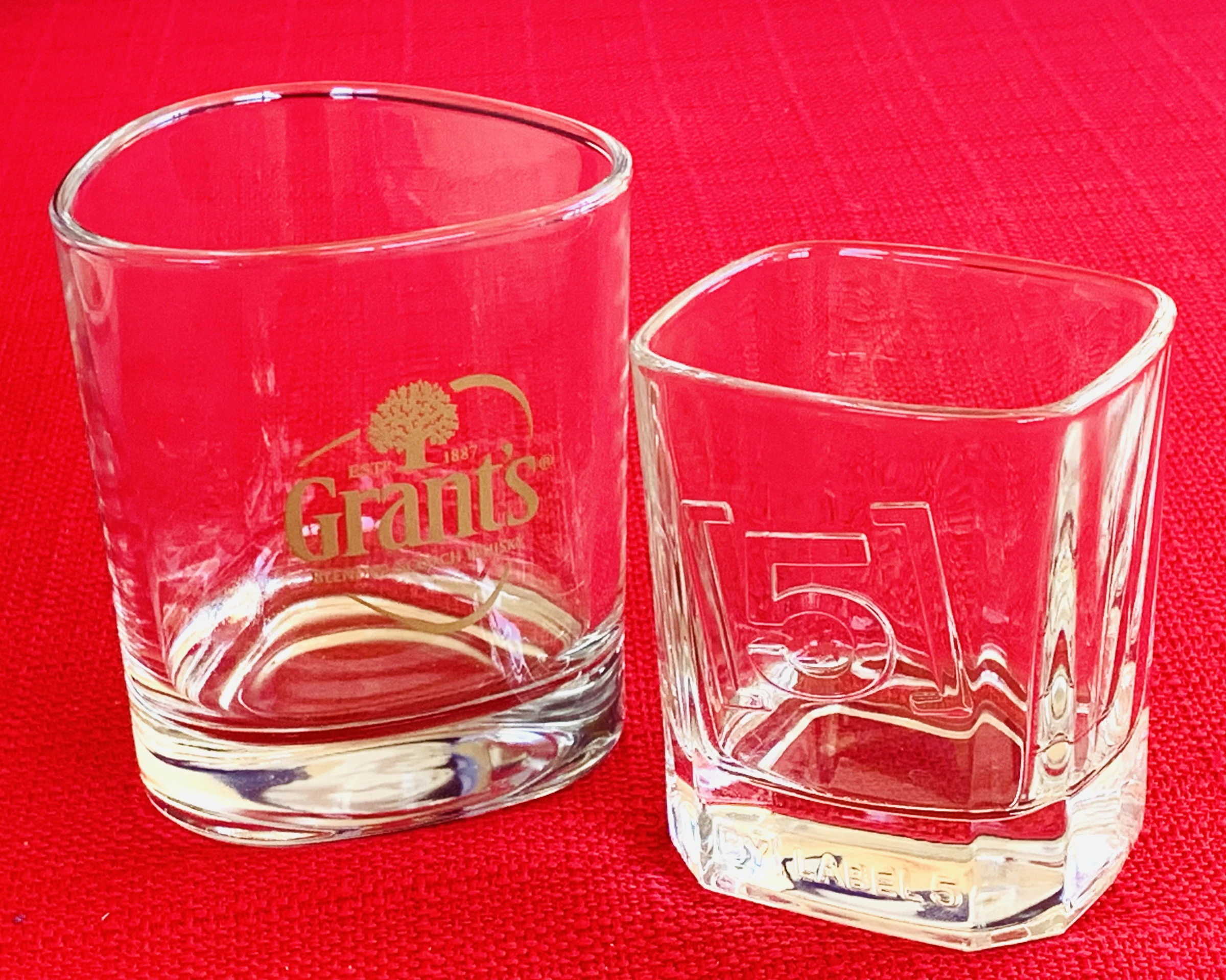 Lot 2 petits verres à whisky de collection